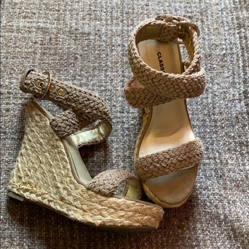 City classified wedge heel